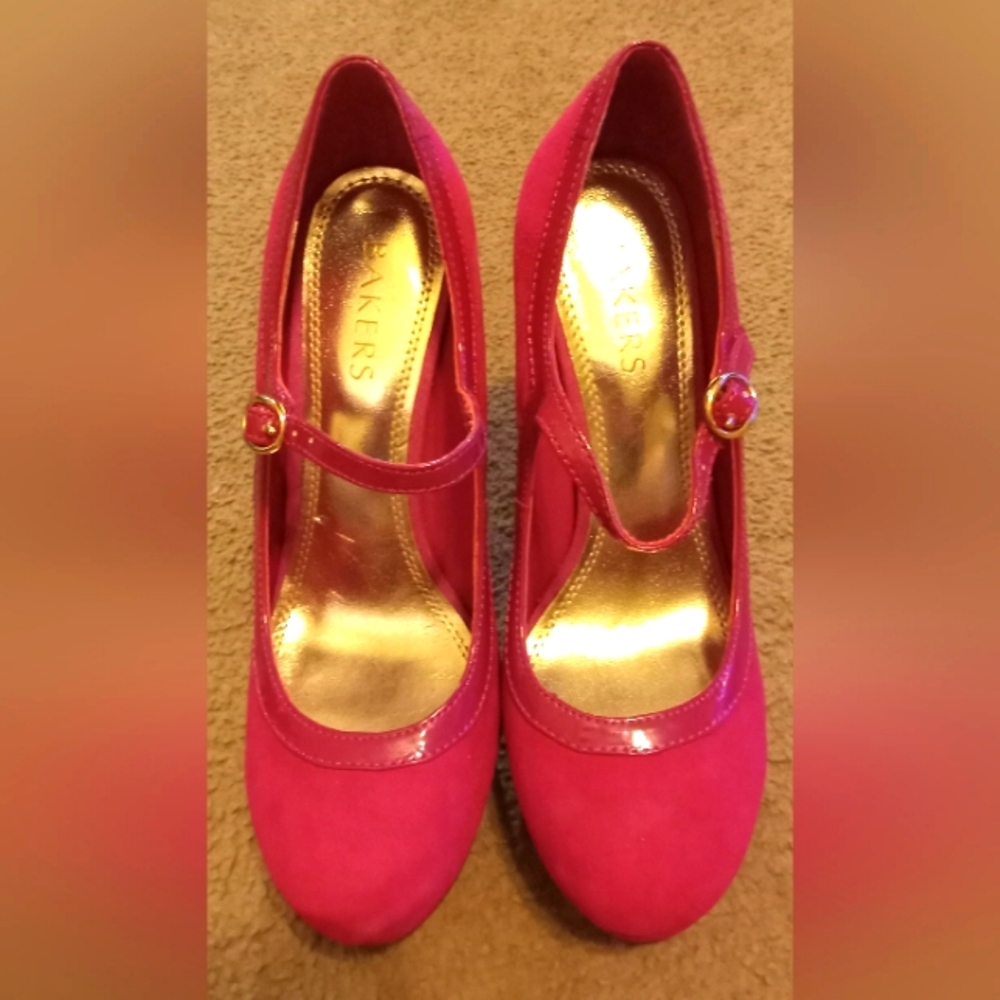 Size 6 1/2 Bakers pink heels
